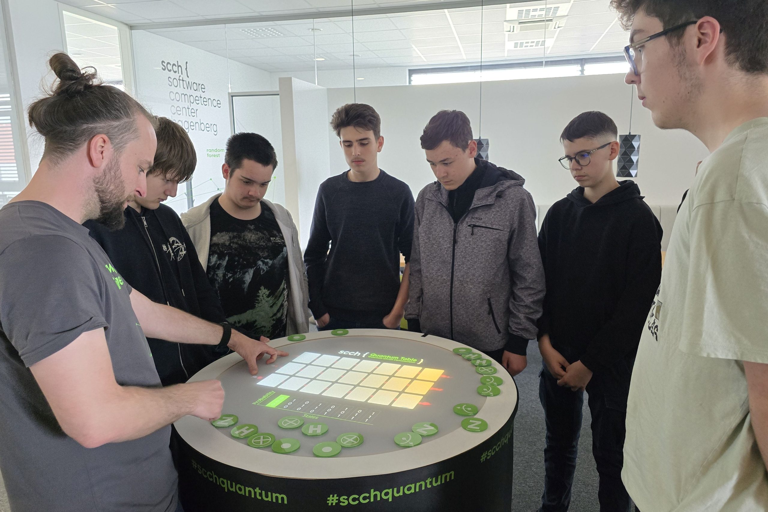 ITler checken Studium und Beruf bei Exkursion nach Hagenberg